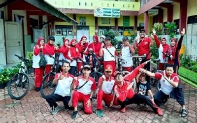 TINGKATKAN IMUN DENGAN GOWES BERSAMA GURU DAN TU MIN 3 JEMBER