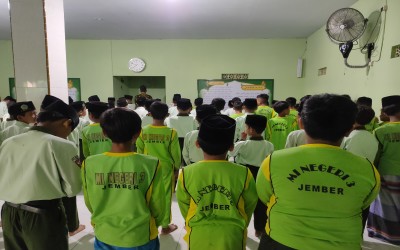 Santri MIN 3 Jember Gelar Sholat Ghoib dan Donasi Kemanusiaan untuk Korban Musibah di PP Al Khoziny Buduran Sidoarjo
