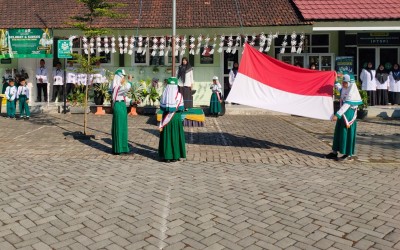 Upacara Bendera MIN 3 Jember : Pentingnya Menjaga Lisan